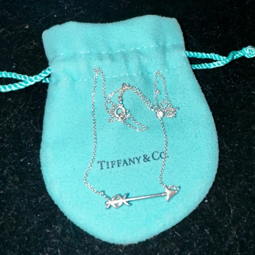 Sold! Tiffany & Co. Silver Arrow Necklace. Hallmarked:
"T & Co. - Picture 8 of 10